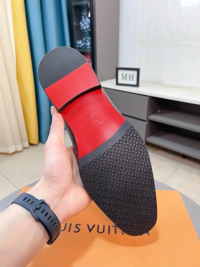 Men's men's shoes 💰500🌸🌸 [Louis Vuitton (LV)] High-end business formal leather shoes 🍀 luxurious and elegant style, both practicality and style, professional focus on details and quality, counter original 1⃣️: 1⃣️ ultra-accurate reproduction 👍🏻! Material: The upper is made of imported original calfskin➕imported Italian cowhide leather. Original anti-slip and wear-resistant outsole! Code number: 38--44 (45 customized)